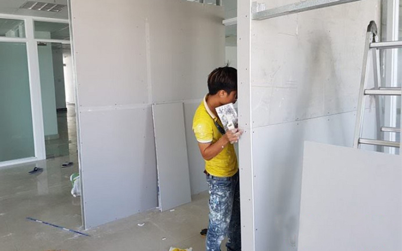 Thi công vách thạch cao 2 mặt